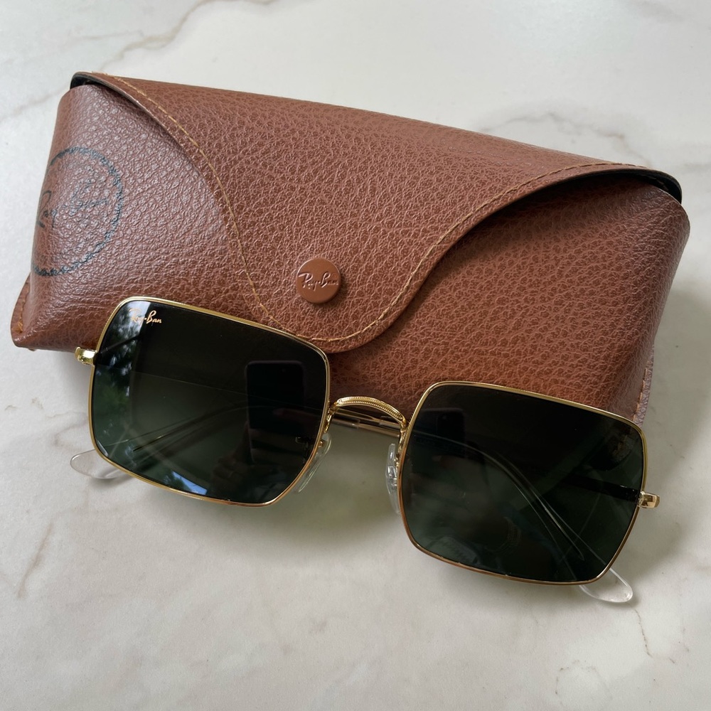 RAY-BAN glasses barely worn!